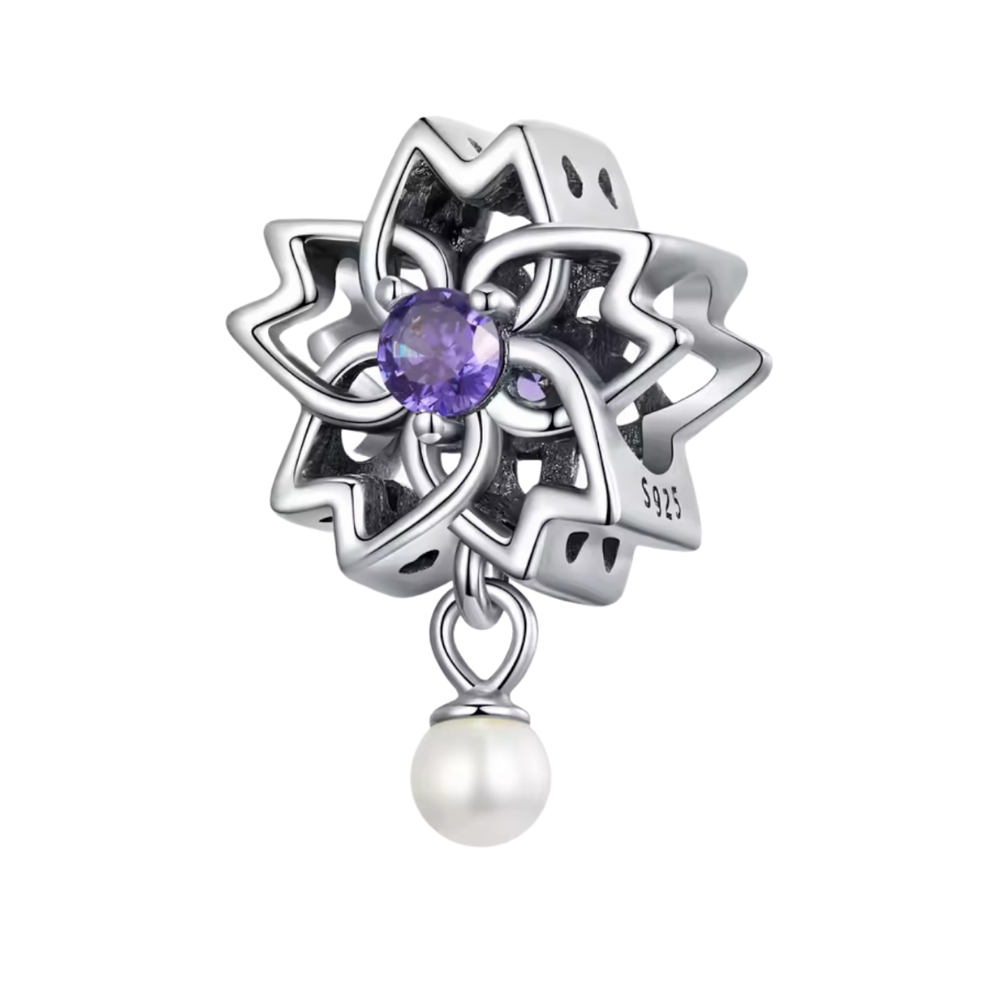 Hermoso charm colgante con perla y circonia central amatista