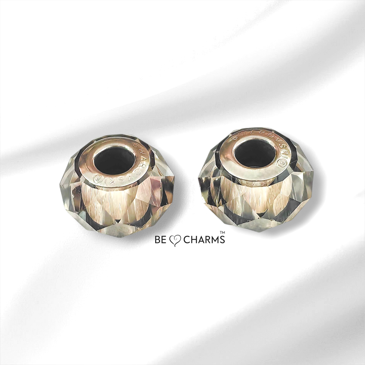 Par de charms swarovski cristal facetado redondo ahumado