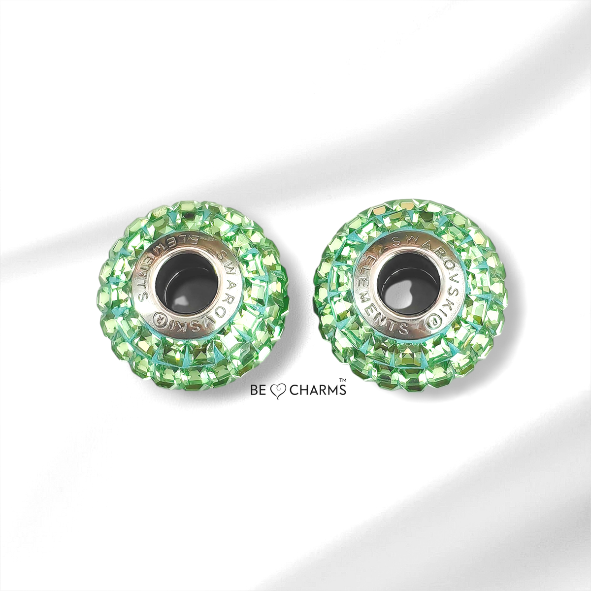 Par de charms swarovski peridoto corte esmeralda redondo