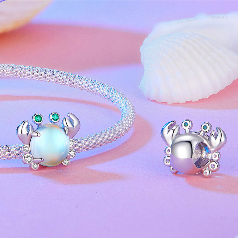 Charm de cangrejito brillante
