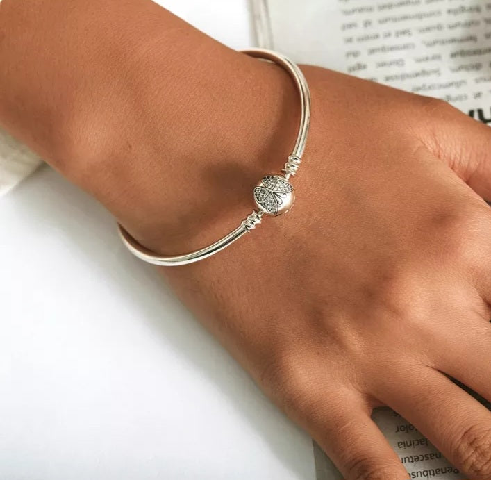 Brazalete rígido mariposa