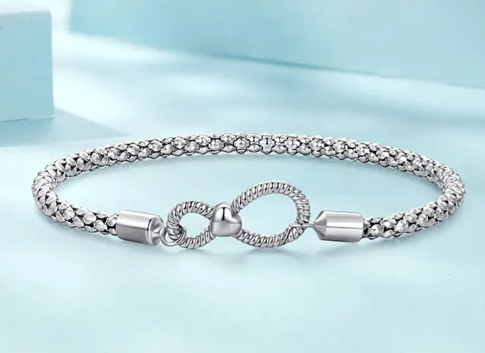 Brazalete con hebilla de amor infinito