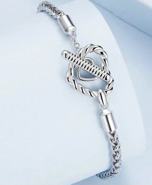 Brazalete con hebilla de corazón