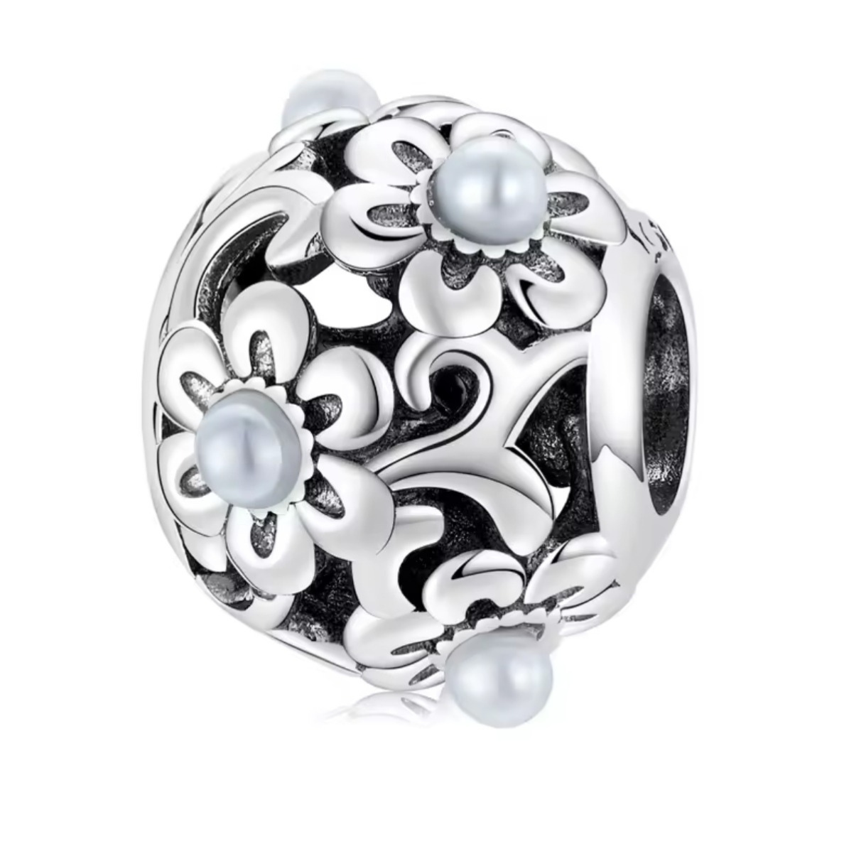 Hermoso charm calado con perlas