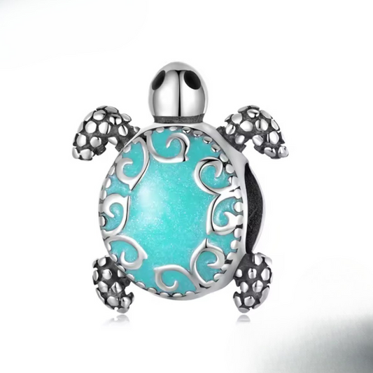Hermoso charm de tortuga esmaltada