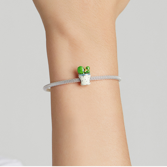 Hermoso charm de suculenta esmaltada