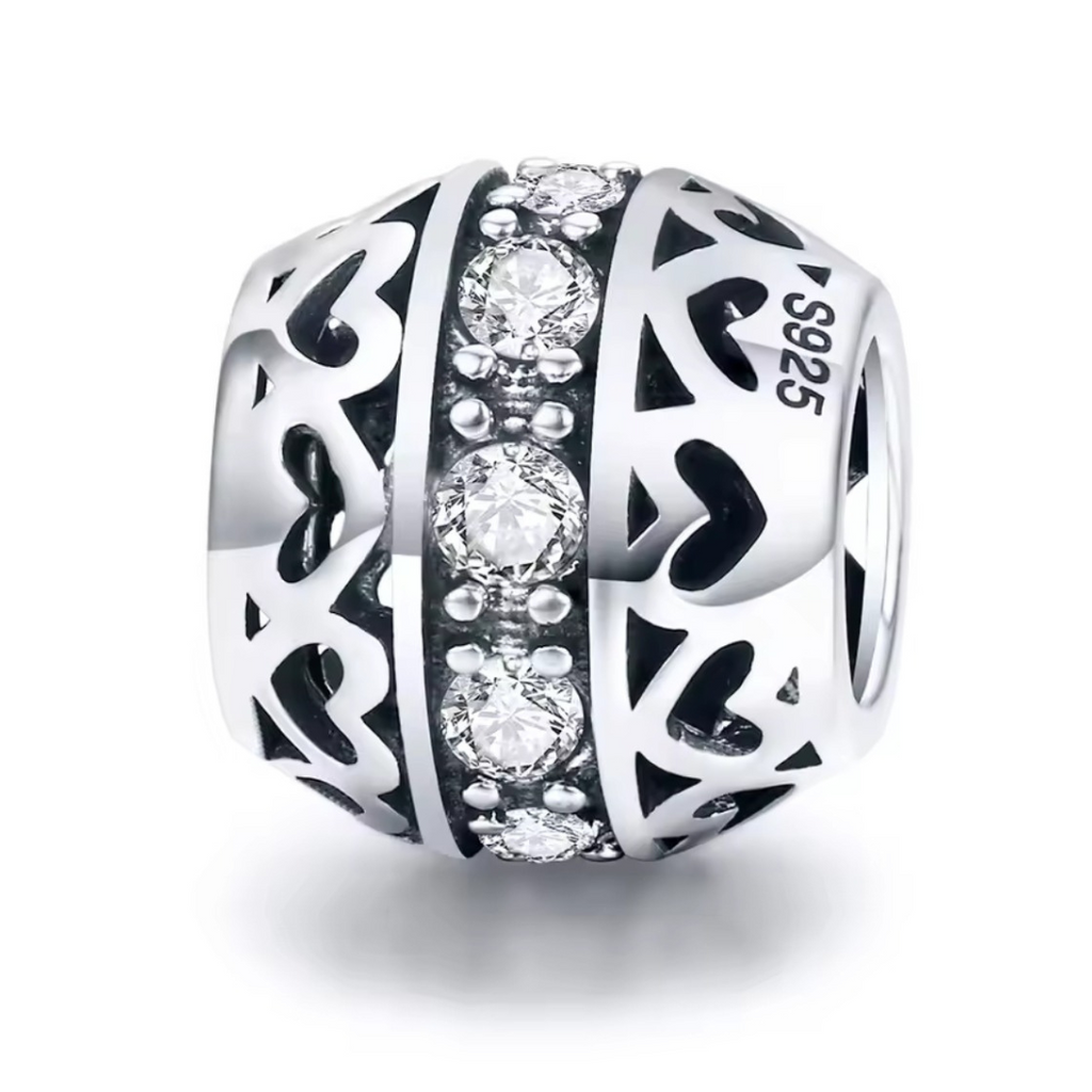 Charm hermoso charm corazones calados y pavé