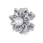 Charm majestuosa flor con perla